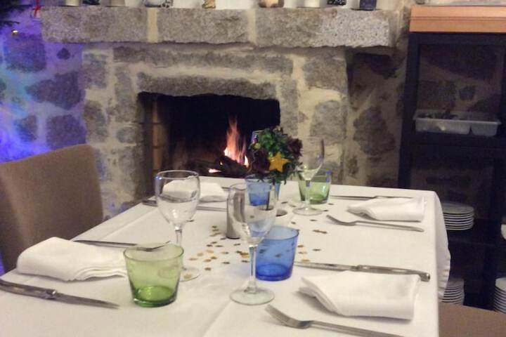 Dining 48 of 58
