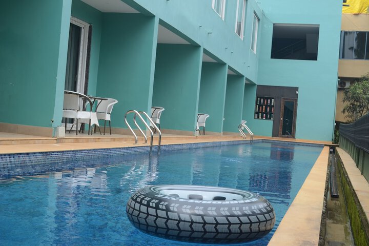 Pool 24 of 31