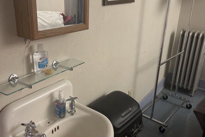 Room 10 of 99