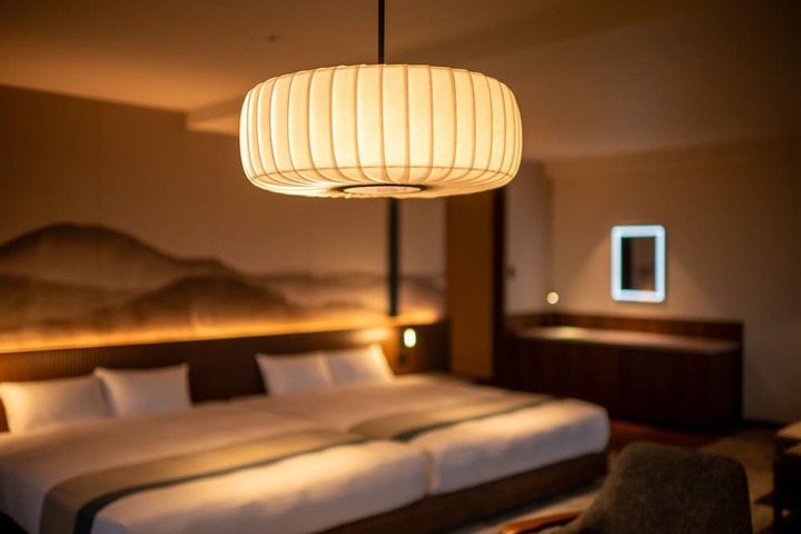 Room 16 of 200