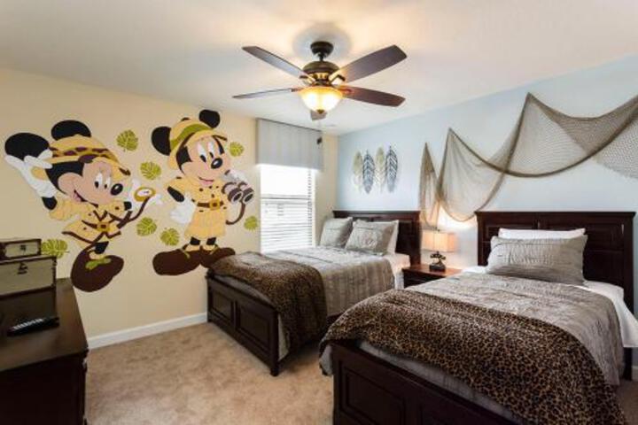 Champions Gate Eight Bedroom Villa CG008 in Davenport, FL