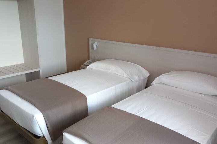 Room 48 of 62