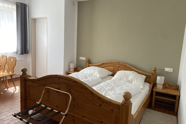 Room 9 of 28