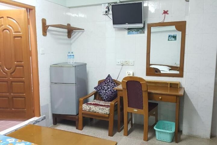 Room 27 of 63