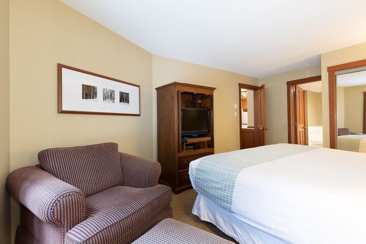 Room 3 of 342