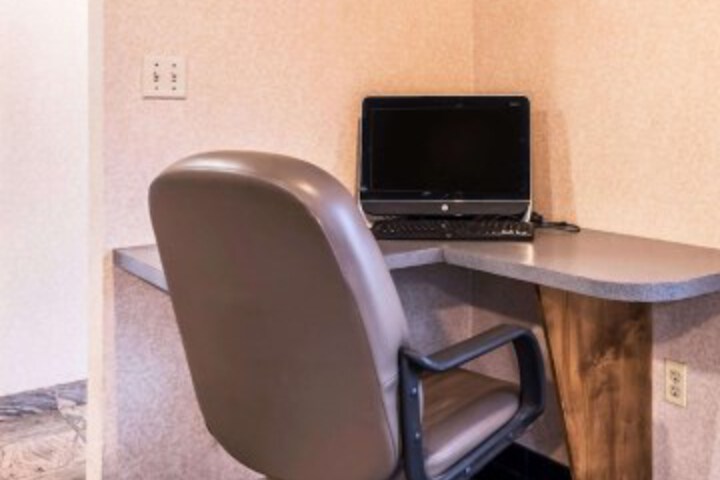 Business Center 24 of 34