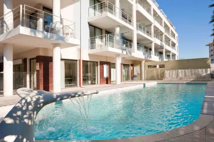Hotel Pool