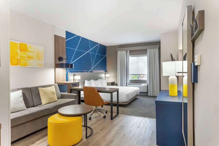 1 King Bed Suite (12 of 15)