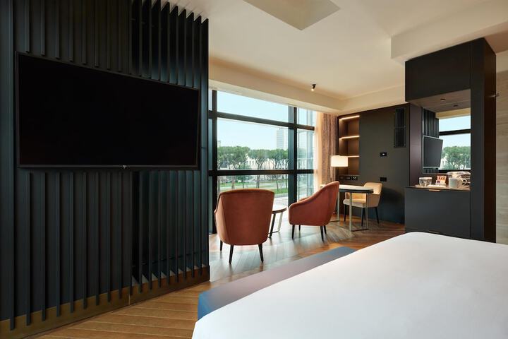 Room 26 of 147