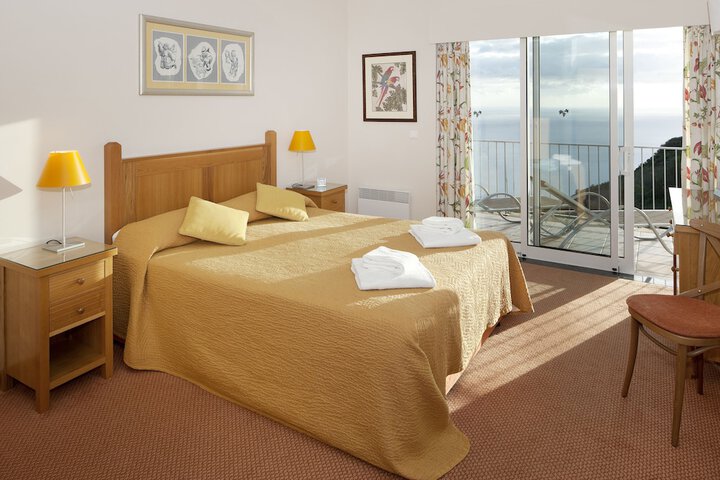 Room 4 of 61
