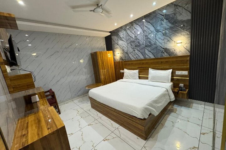 Room 5 of 26