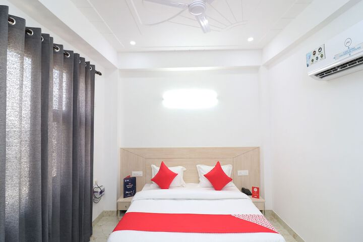 Room 7 of 13