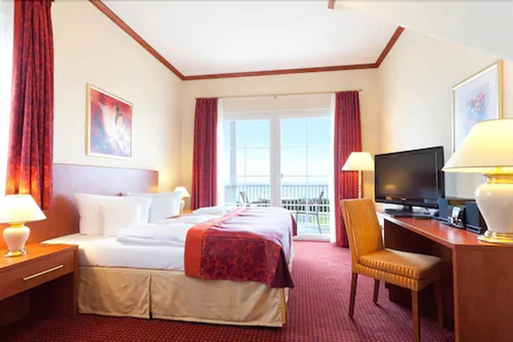 Room 4 of 42