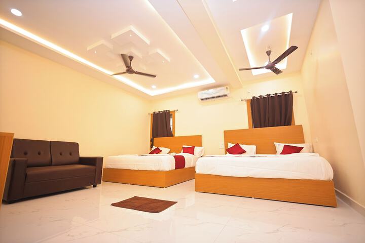 Room 6 of 12