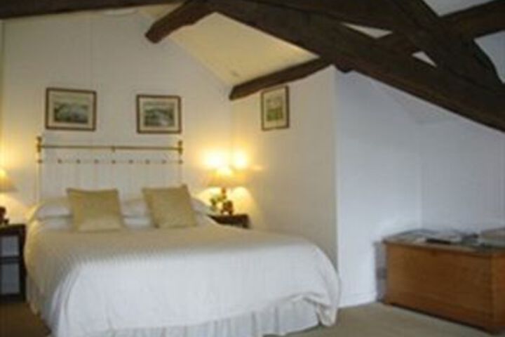 Room 6 of 16