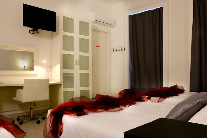 Room 13 of 40