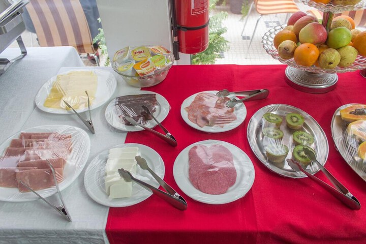Dining 45 of 58