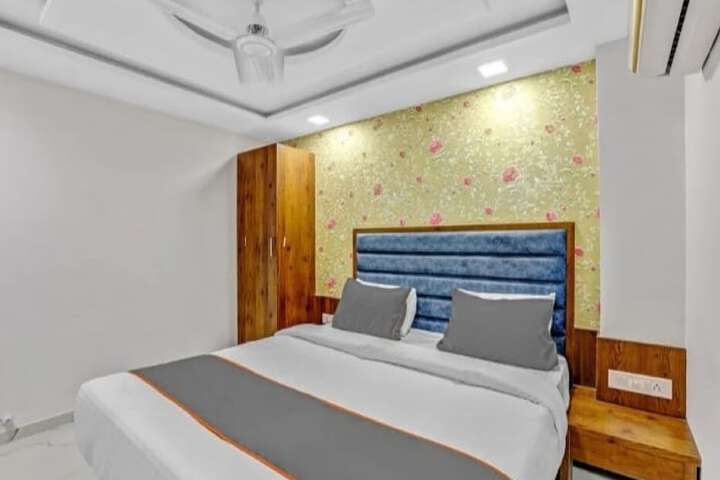Room 12 of 20