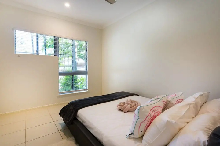 Room 6 of 20