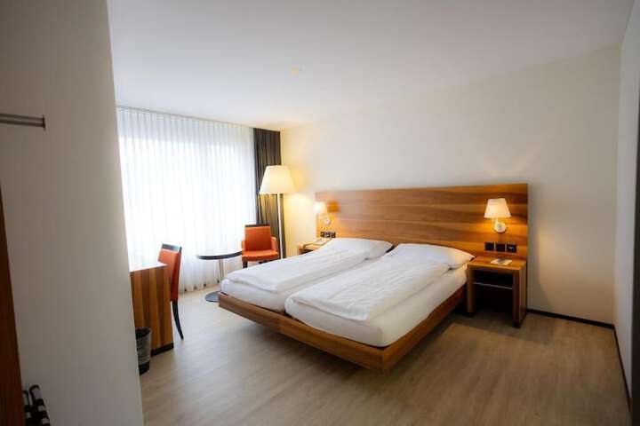 Room 9 of 41