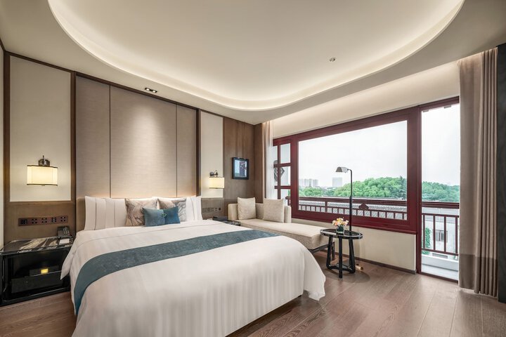 Room 45 of 165
