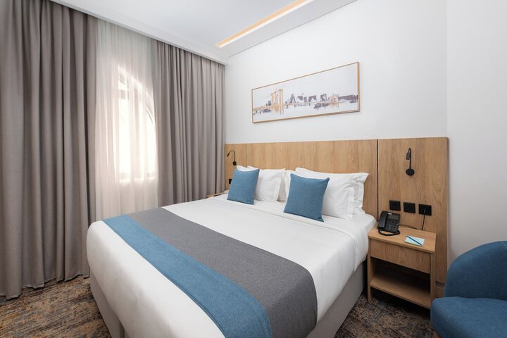 Room 9 of 21