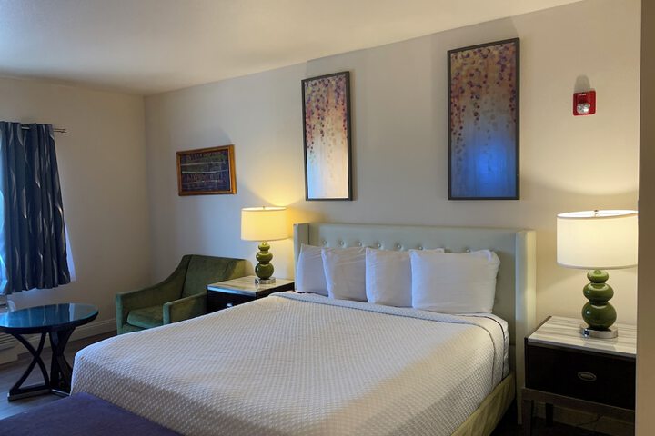 Room 8 of 80
