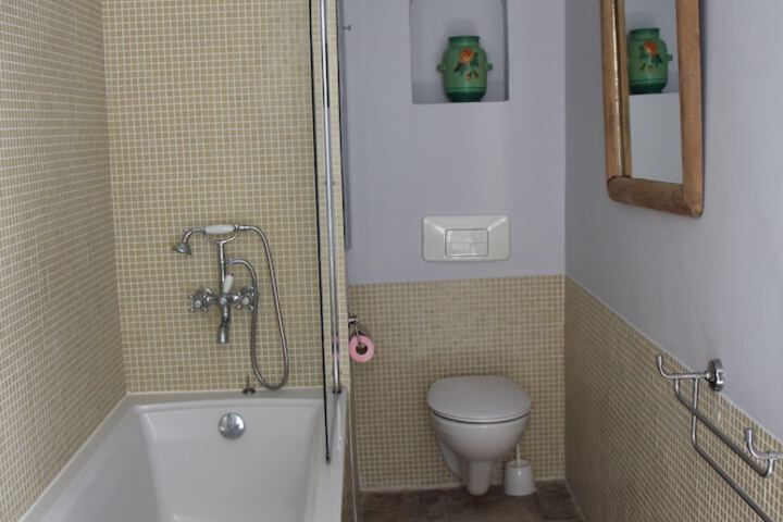 Room 17 of 36