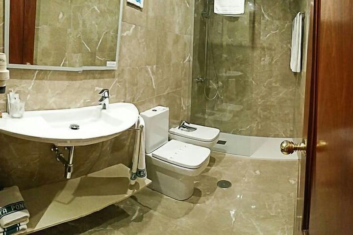 Room 20 of 28