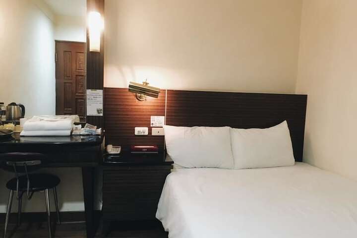 Room 10 of 31