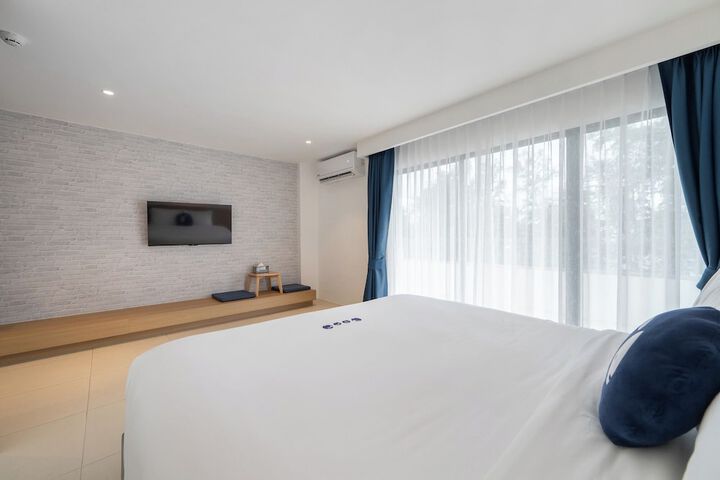 Room 18 of 106