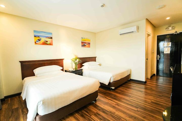 Room 32 of 66