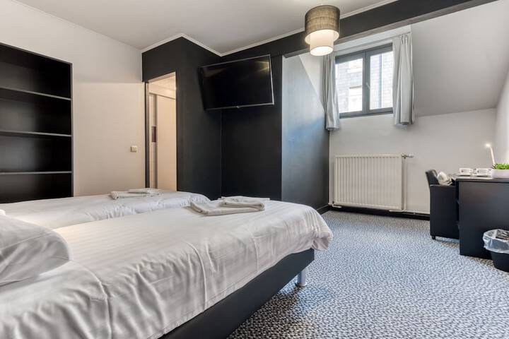 Room 16 of 49