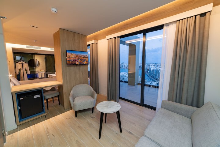 Room 43 of 146