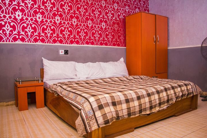 Room 10 of 36