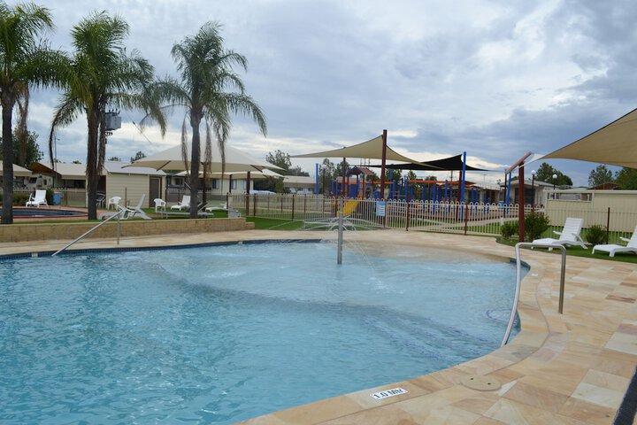 Pool 10 of 17