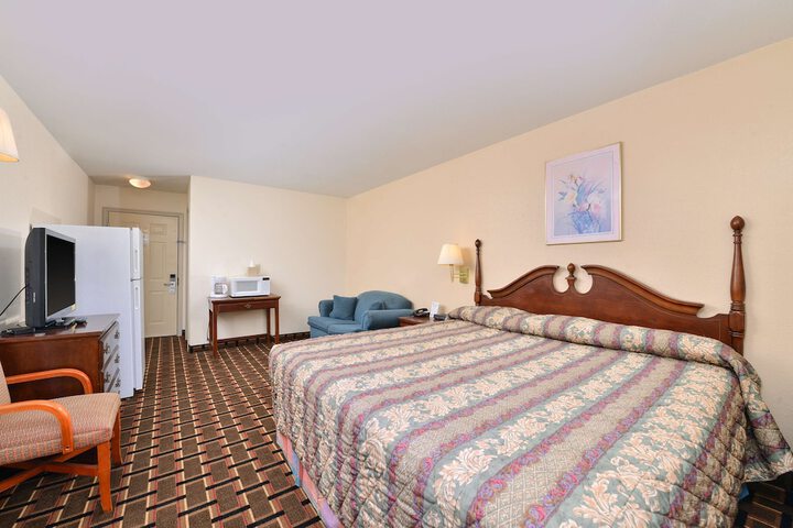 1 King Bed (8 of 13)
