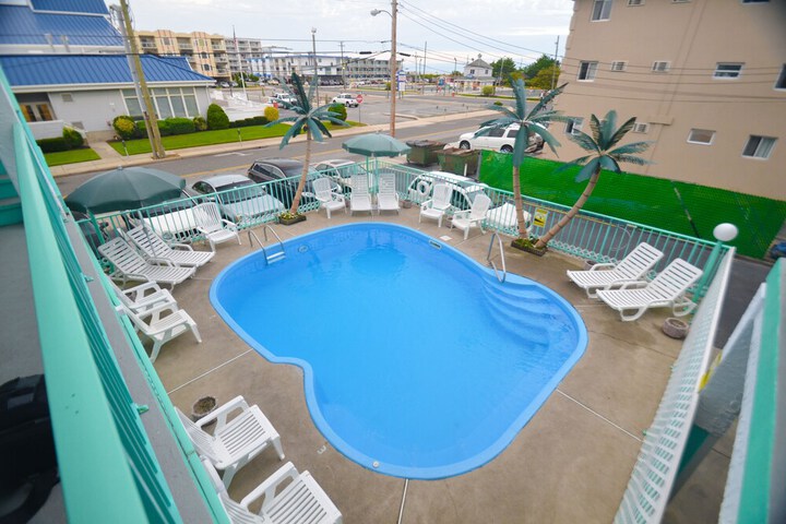 Pool 27 of 34