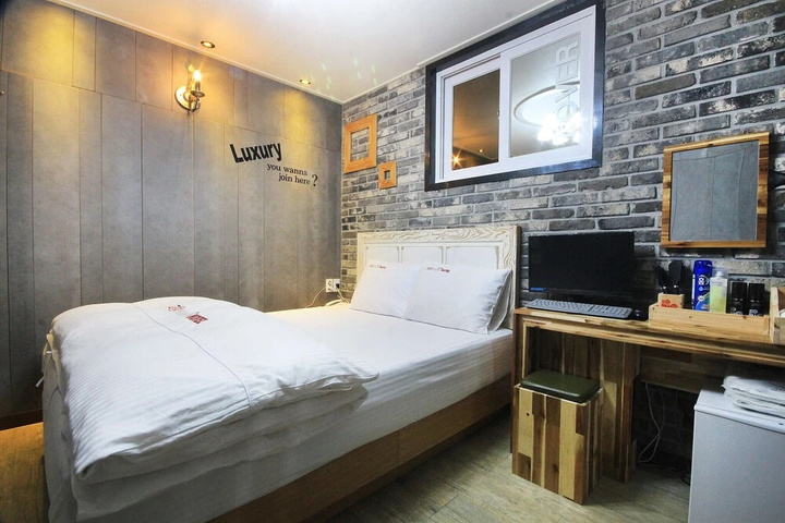 Room 4 of 14