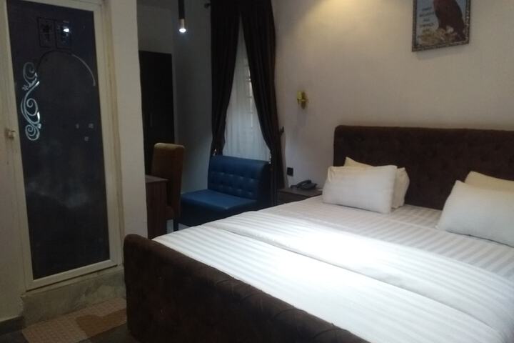 Room 12 of 39