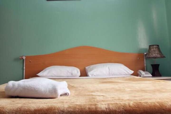 Room 9 of 16