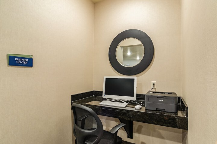 Business Center 31 of 32