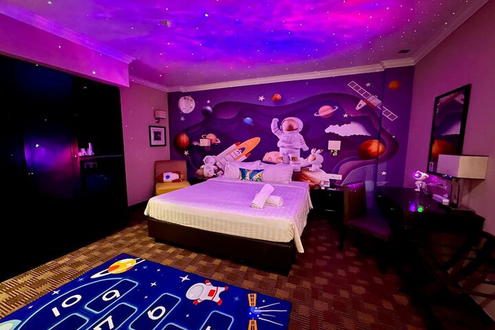Room 10 of 97