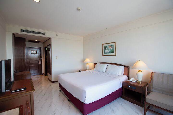 Room 5 of 49
