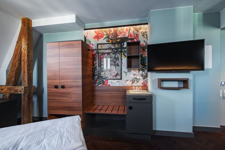 Room 13 of 63