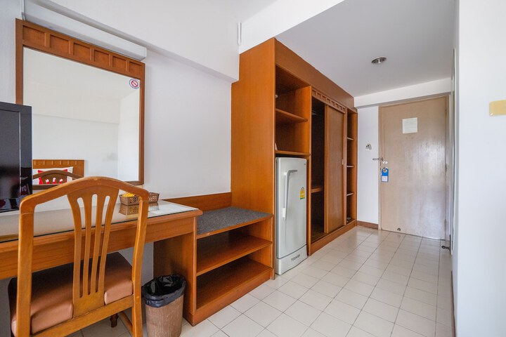 Room 5 of 17