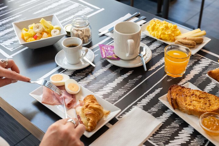 Breakfast/Coffee Service 36 of 52