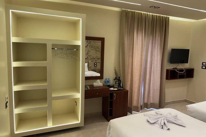 Room 12 of 110