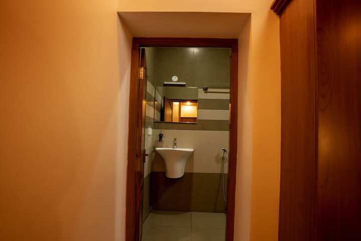 Room 9 of 37