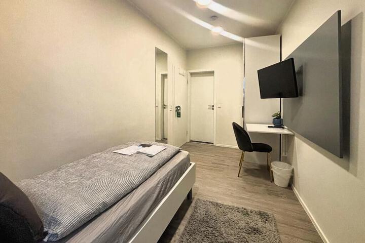 Room 15 of 60